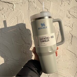 Stanley The Quencher H2.0 Flowstate Tumbler 40 oz!